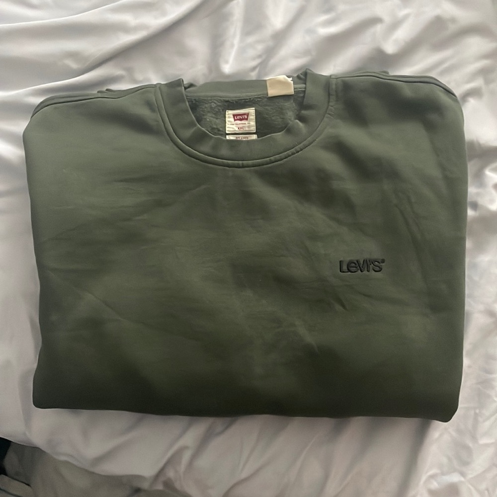 LEVI CREW- in olive green
